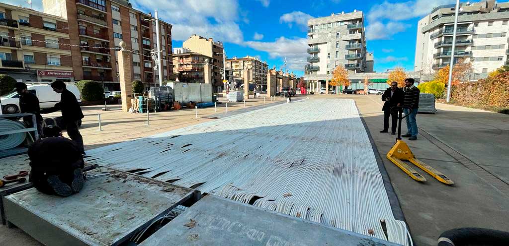 Monz N Vuelve A Instalar Una Pista De Hielo Durante La Navidad El Cruzado